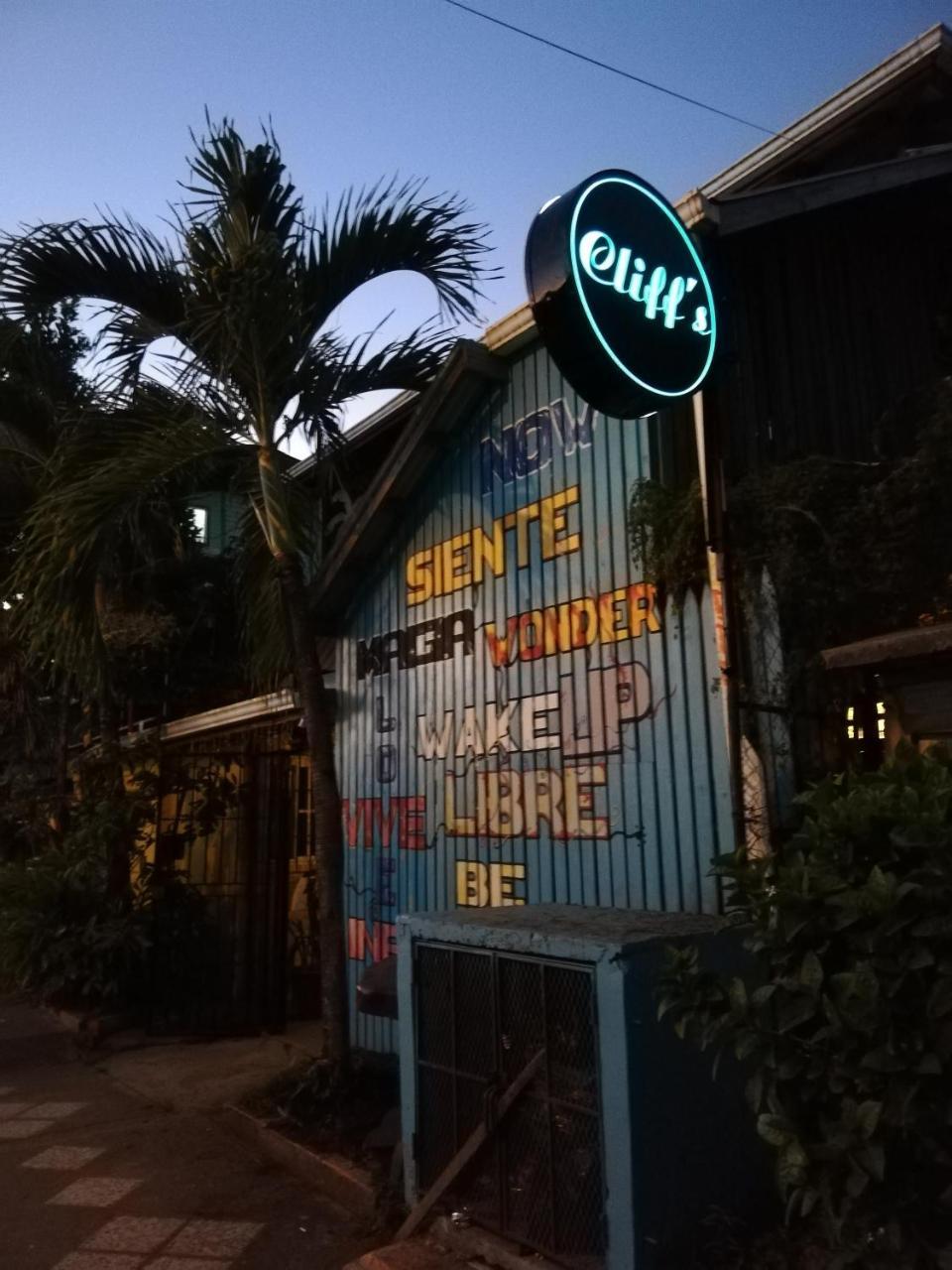 Cliff'S Hostel La Gruta Bagian luar foto