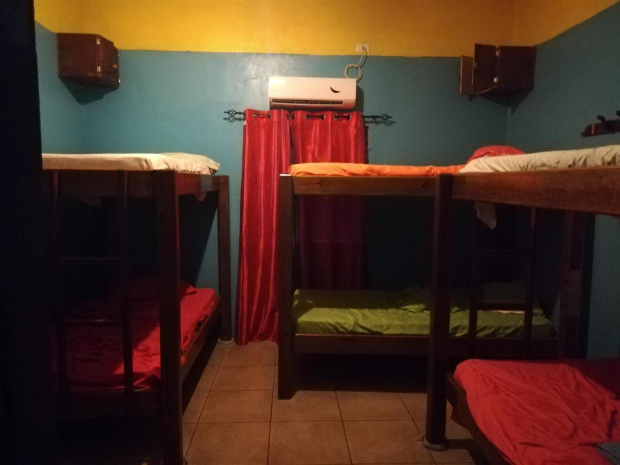Cliff'S Hostel La Gruta Bagian luar foto